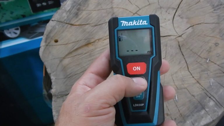 Laserski metar Makita LD030P