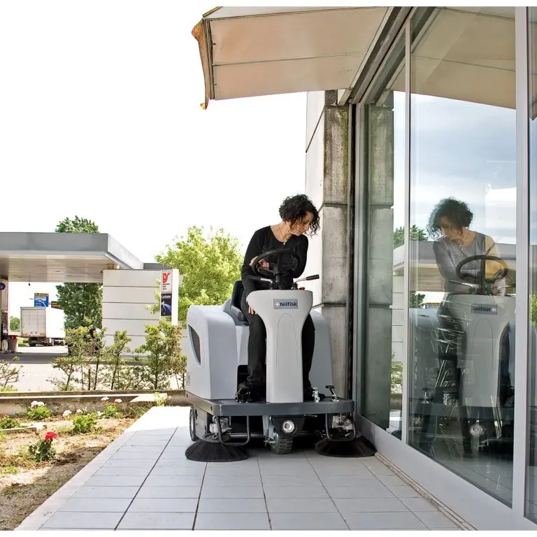 Uređaj za pometanje Nilfisk SR1101B