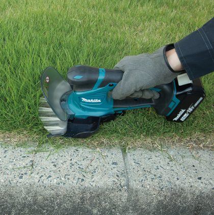 Akumulatorske škare za travu Makita DUM604ZX + nastavak za živicu