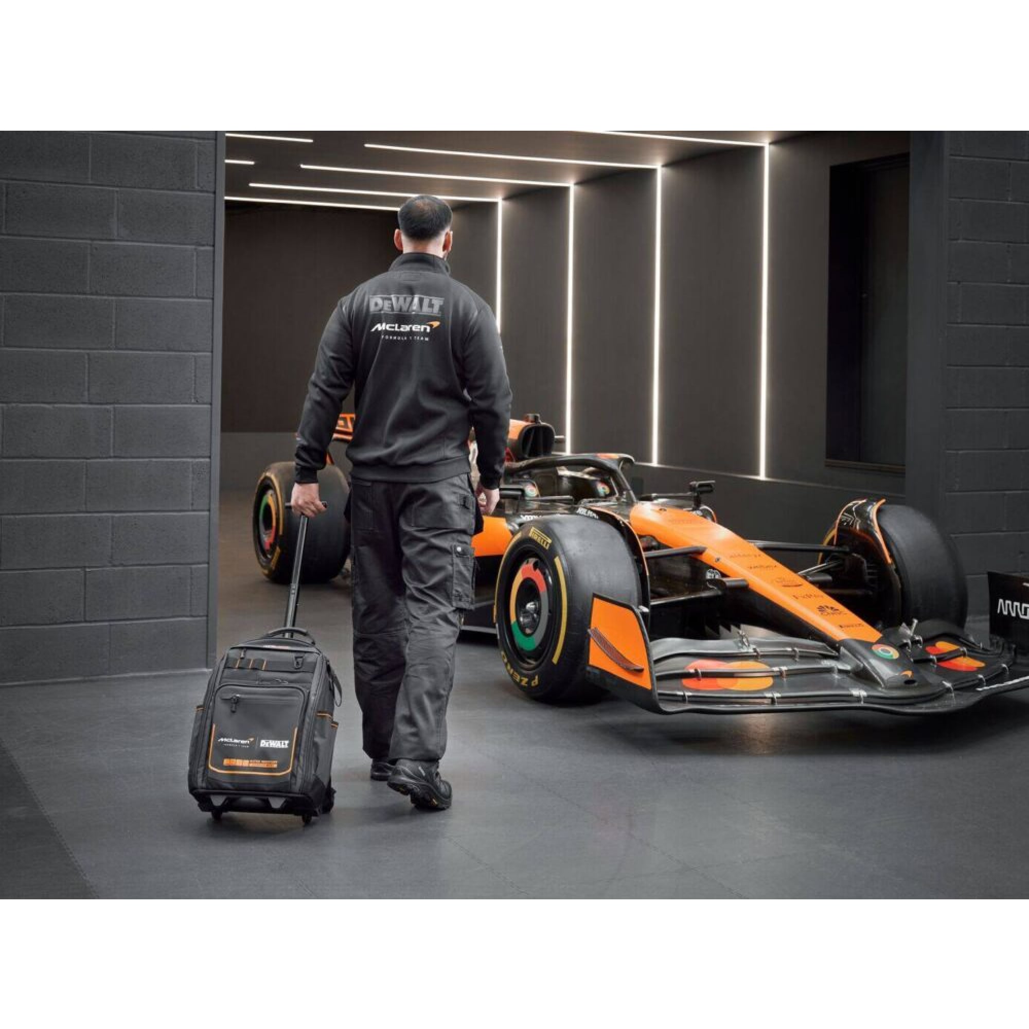 Ruksak za alat s kotačima DeWALT McLaren DWST60101-9